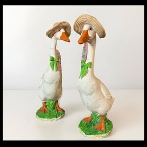 Spring Gathering Set Of 2 Garden Goose Figurines w/ Straw Hats NWT Cottage Decor